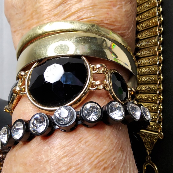 Elegant Bracelet Bundle Lot Of Eight. - Picture 7 of 8